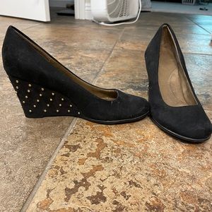 Aerosoles Plum Tree Wedge Heels Black Suede gold studs Size 8